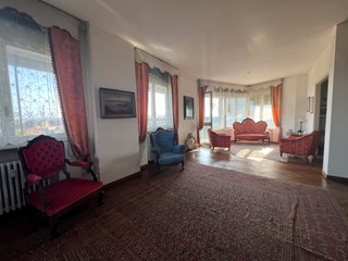 Appartamento in Vendita a Reggio Emilia, zona San Pietro, 195'000€, 165 m²