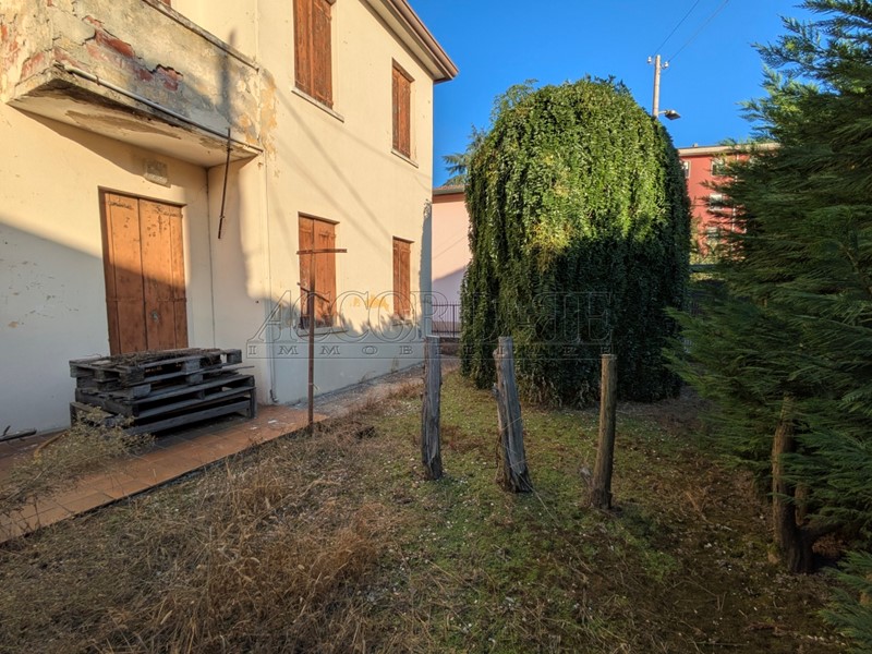 Casa Indipendente in Vendita a Padova, zona San Antonino, 235'000€, 180 m², con Box
