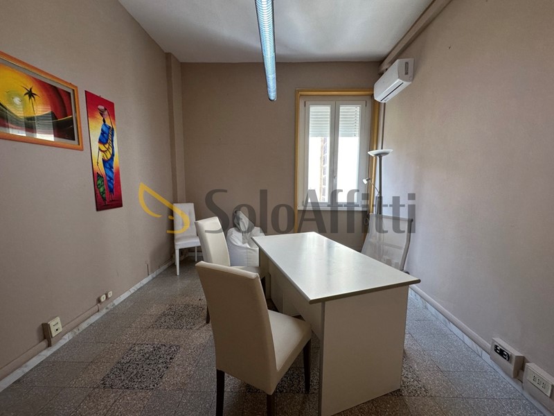 Ufficio in Affitto a Latina, 500€, 13 m²