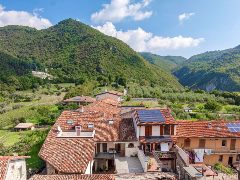 Casa Indipendente in Vendita a Salò, 595'000€, 331 m²