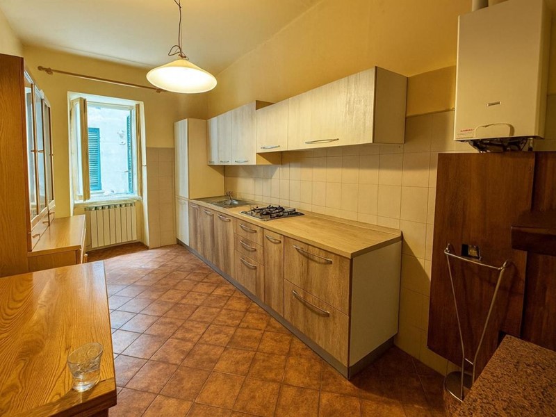 Trilocale in Vendita a Santo Stefano di Magra, 55'000&euro;, 75 m², arredato