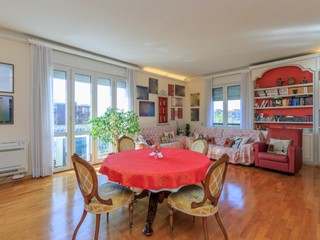 Appartamento in Vendita a Milano, zona 014 Firenze/ Cenisio/ Sempione, 1'000'000€, 165 m², con Box