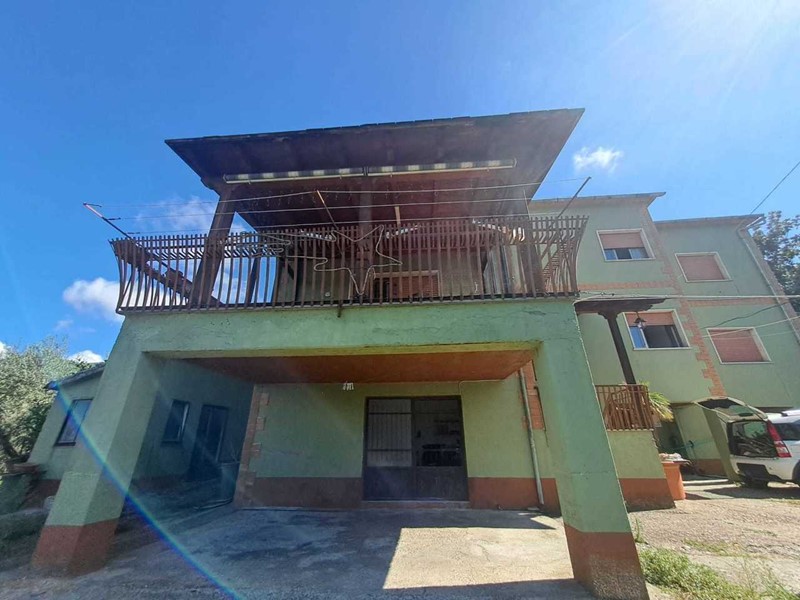 Casa Indipendente in Vendita a Alviano, 180'000&euro;, 305 m², con Box