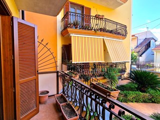 Trilocale in Vendita a Carinola, zona casale di carinola , 90'000€, 115 m², con Box