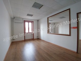 Ufficio in Affitto a Orbassano, 420€, 55 m²
