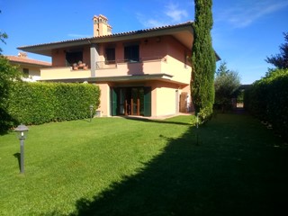 Quadrilocale in Vendita a Monterosi, 245'000€, 145 m²