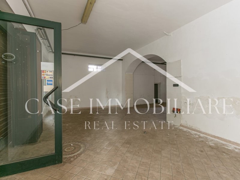 Negozio in Vendita a Monterotondo, 180'000€, 155 m²