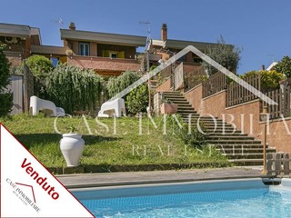 Villa in Vendita a Sacrofano, 359'000€, 168 m²