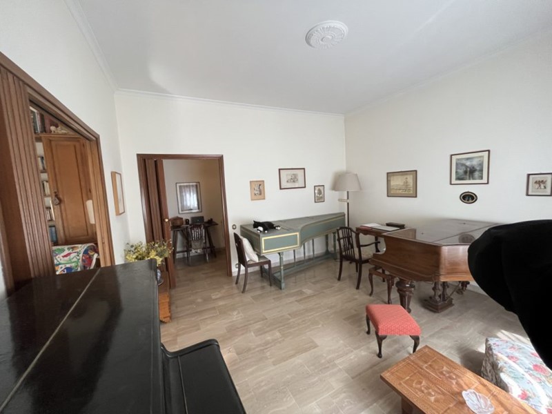 Trilocale in Vendita a Roma, 270'000&euro;, 86 m²