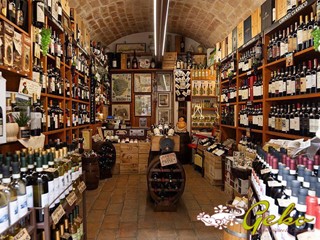 Attività commerciale in Vendita a San Gimignano, 70'000€, 18 m²