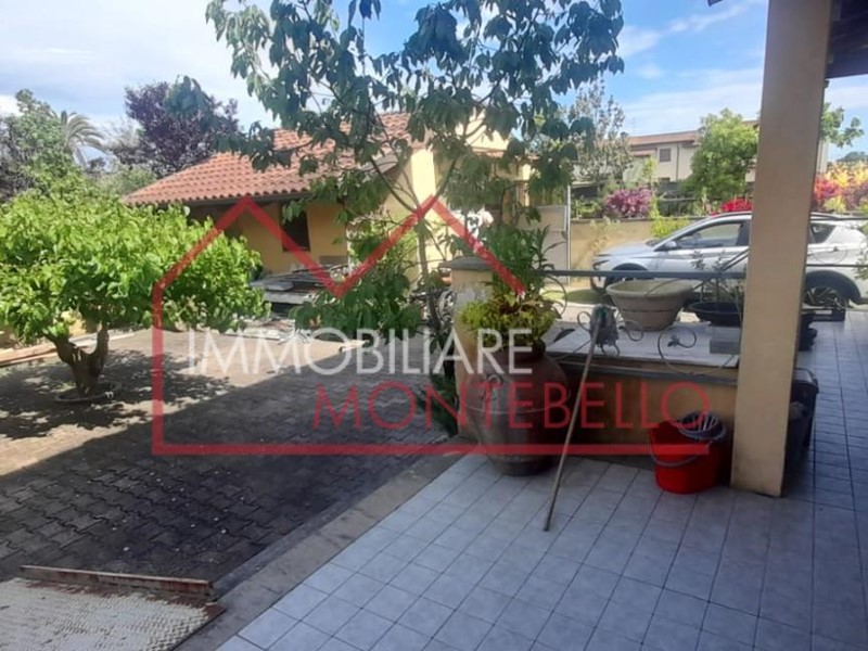 Villa bifamiliare in Vendita a Camaiore, zona Lido di Camaiore, 470'000&euro;, 180 m², arredato