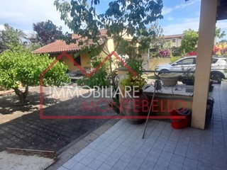 Villa bifamiliare in Vendita a Camaiore, zona Lido di Camaiore, 470'000&euro;, 180 m², arredato