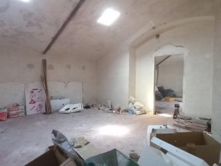 Appartamento in Vendita a Carrara, 100'000€, 120 m²