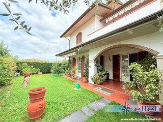 Villa bifamiliare in Vendita a Massa, zona Marina di Massa, 640'000&euro;, 220 m², arredato