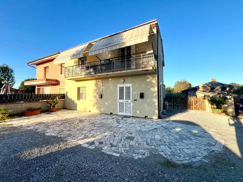 Casale in Vendita a Castelfranco di Sotto, zona Orentano, 230'000€, 140 m², con Box