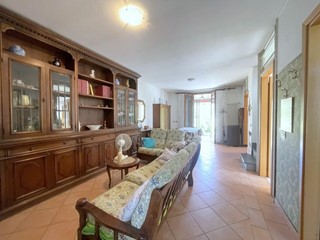Villa bifamiliare in Vendita a Camaiore, zona Lido di Camaiore, 470'000&euro;, 120 m², con Box