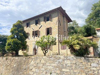 Casale in Vendita a Camaiore, 580'000&euro;, 130 m²