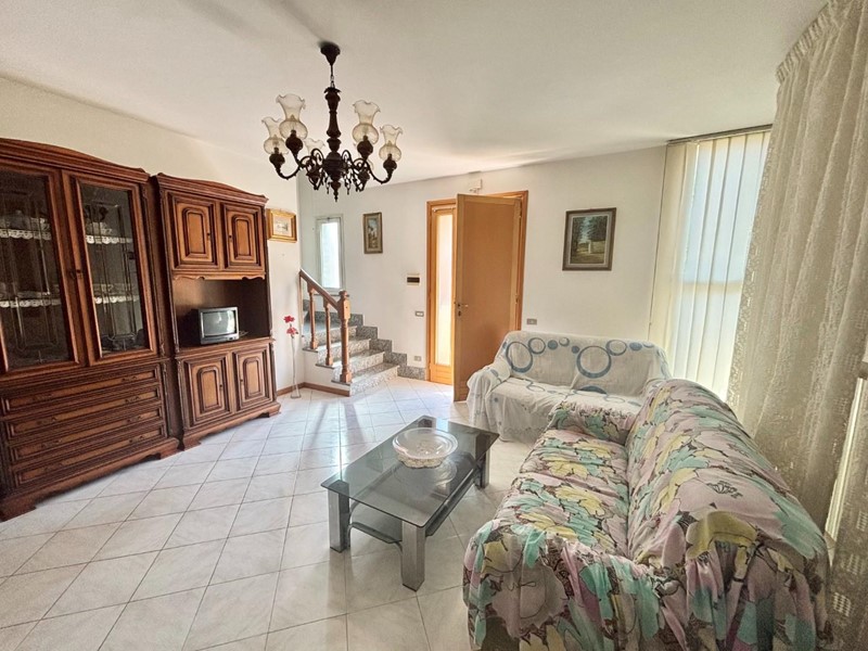 Villetta a schiera in Vendita a Castelfranco di Sotto, 315'000€, 160 m², arredato, con Box