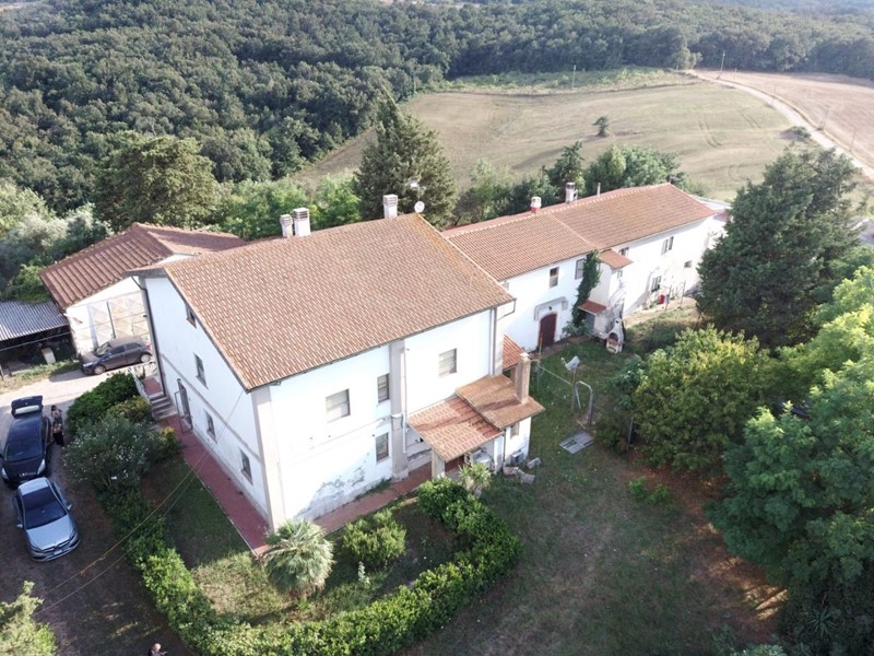 Appartamento in Vendita a Collesalvetti, 395'000&euro;, 300 m²
