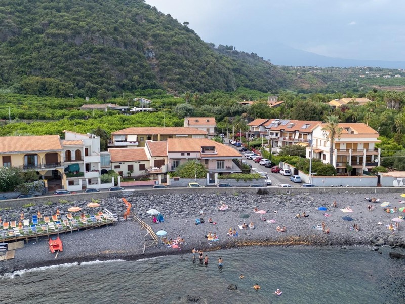 Villa in Vendita a Acireale, zona Santa Tecla, 1'400'000€, 500 m², con Box