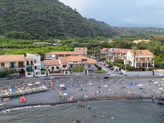 Villa in Vendita a Acireale, zona Santa Tecla, 1'400'000€, 500 m², con Box