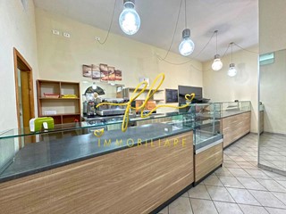 Immobile commerciale in Vendita a Cecina, 75'000€, 60 m²