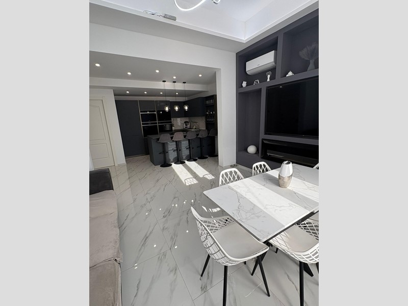 Quadrilocale in Vendita a Montignoso, 260'000€, 100 m², arredato