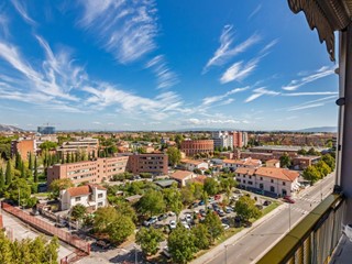 Appartamento in Vendita a Pisa, 279'000€, 115 m², con Box