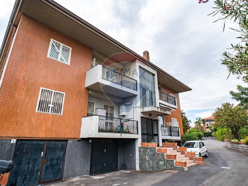Appartamento in Vendita a Catania, 285'000&euro;, 201 m²