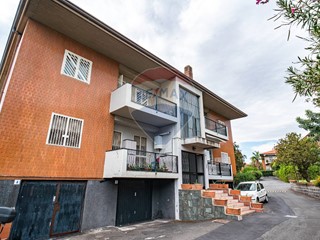 Appartamento in Vendita a Catania, 285'000&euro;, 201 m²