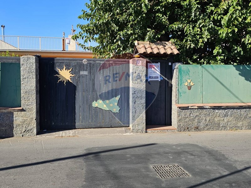 Villa in Vendita a Catania, 150'000&euro;, 600 m²