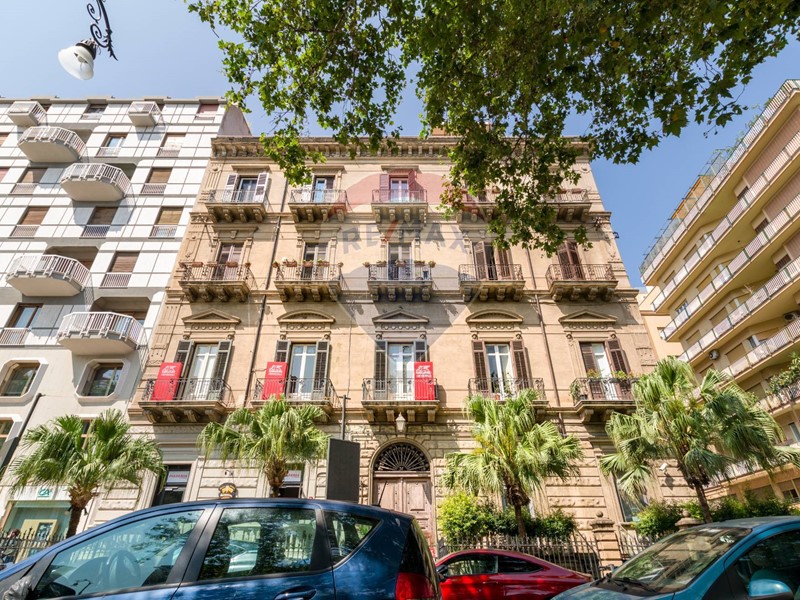 Immobile commerciale in Affitto a Palermo, 9'000€, 375 m²