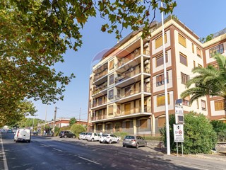 Appartamento in Vendita a Catania, 279'000&euro;, 200 m²