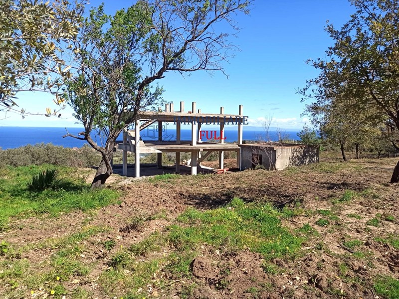 Terreno agricolo in Vendita a Messina, 142'000€, 10000 m²