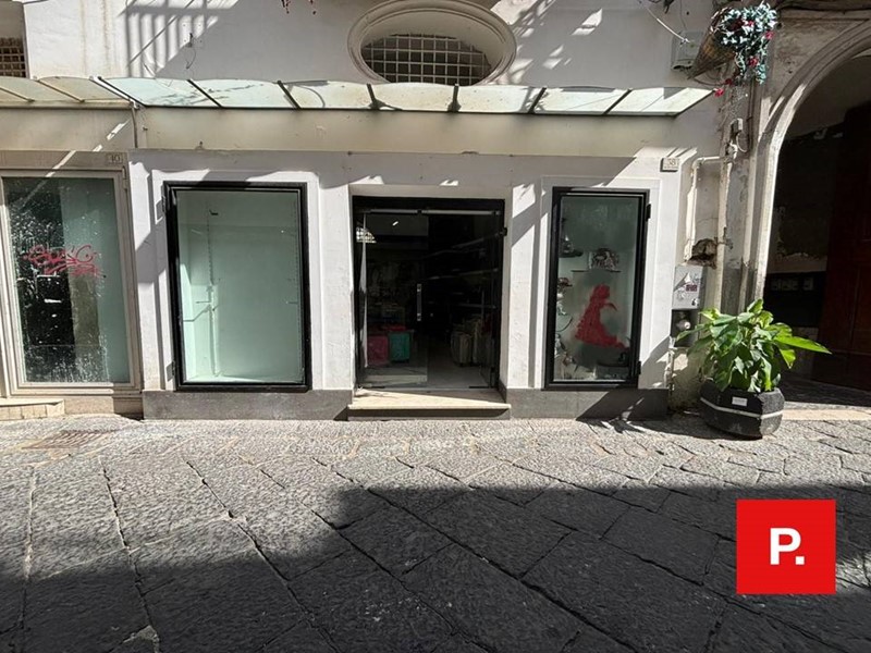 Immobile commerciale in Vendita a Caserta, 129'000€, 60 m²