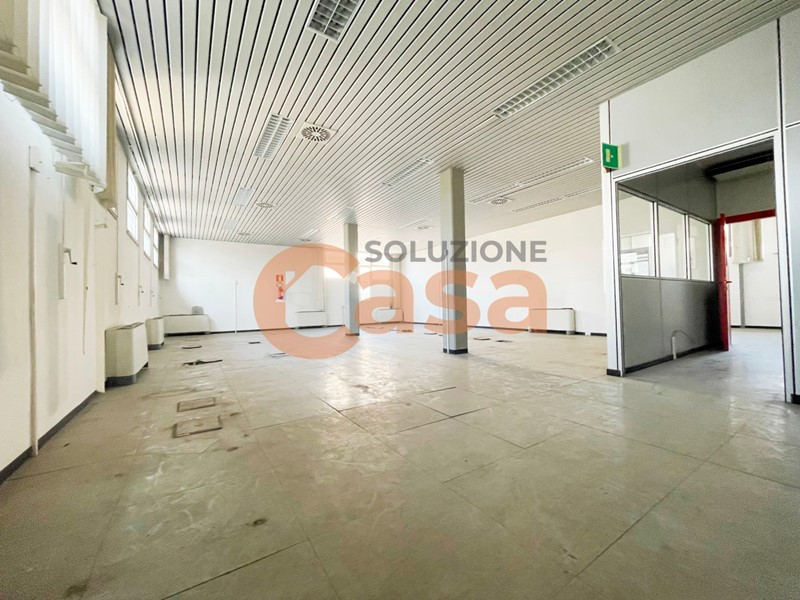 Ufficio in Affitto a Piacenza, 2'200&euro;, 400 m²