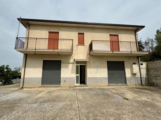 Casa Indipendente in Vendita a Fontanarosa, 110'000&euro;, 120 m²