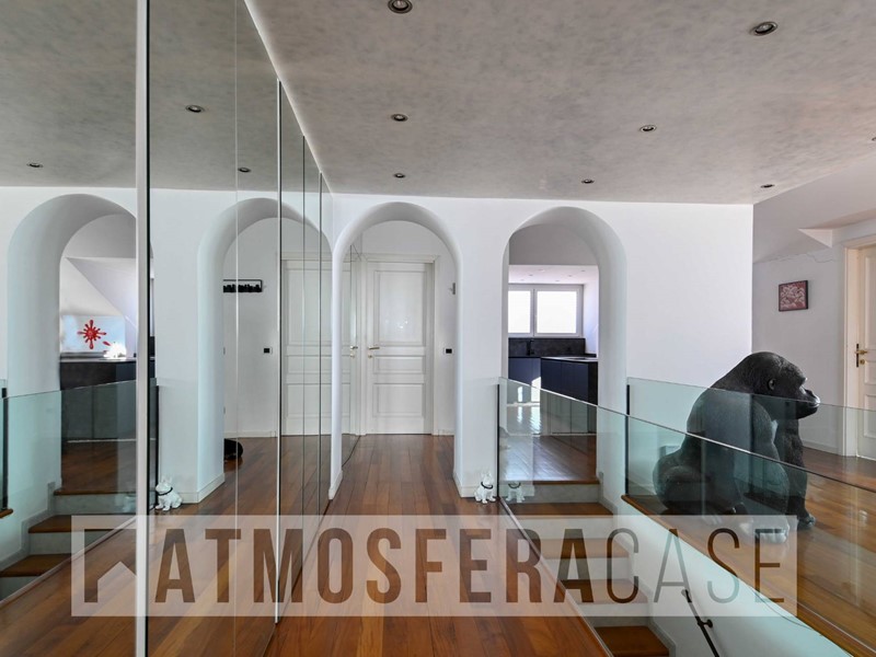 Quadrilocale in Vendita a Bergamo, 360'000€, 180 m²