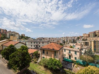 Trilocale in Affitto a Genova, 750€, 91 m²