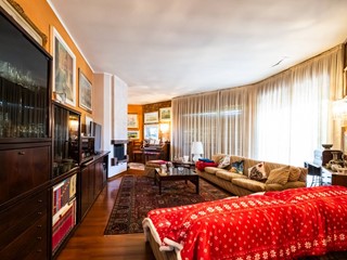 Villa in Vendita a Albizzate, 420'000€, 320 m²