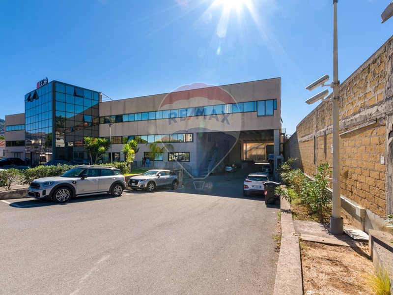 Immobile commerciale in Affitto a Palermo, 9'000€, 1300 m²