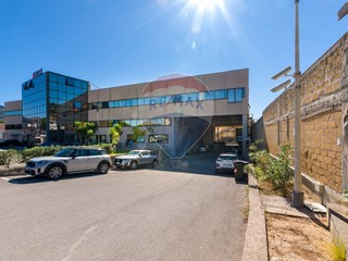 Immobile commerciale in Affitto a Palermo, 9'000€, 1300 m²