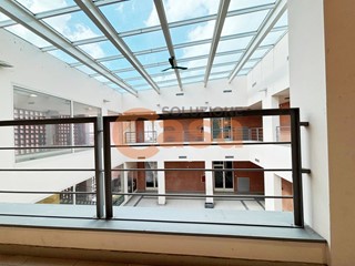 Ufficio in Affitto a Pontenure, 2'400€, 320 m²