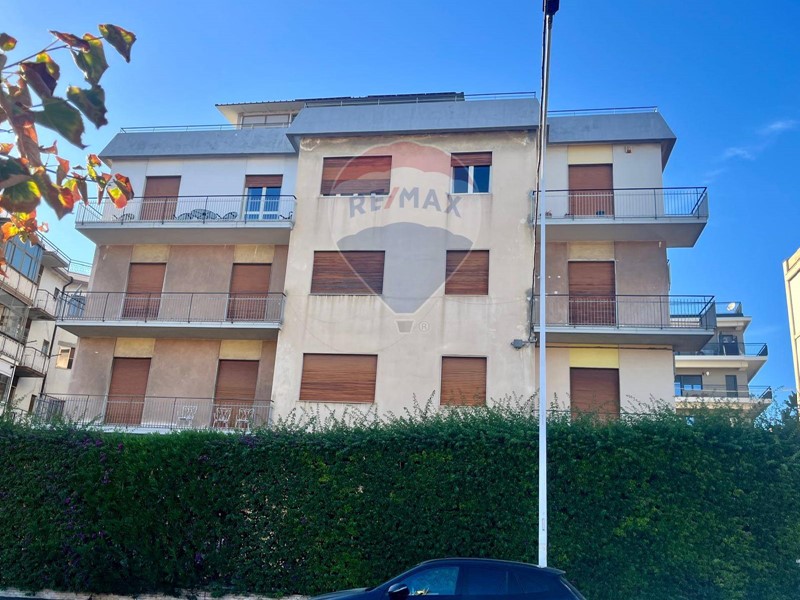 Appartamento in Vendita a Catania, 379'000&euro;, 250 m²