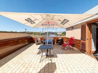 Villa in Vendita a Catania, 329'000&euro;, 198 m²