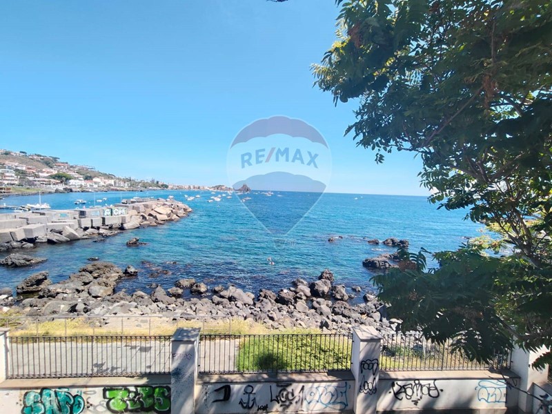 Casa Indipendente in Vendita a Aci Castello, 340'000€, 140 m²