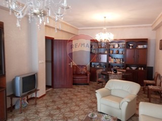 Appartamento in Vendita a Adrano, 80'000&euro;, 134 m²