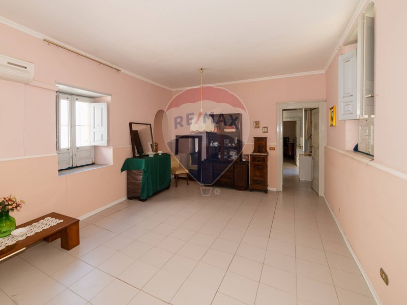 Casa Indipendente in Vendita a Paternò, 85'000€, 150 m²