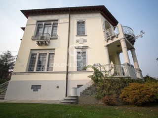 Villa in Vendita a Ivrea, 1'100'000€, 553 m², con Box