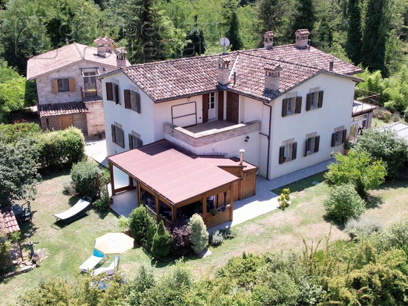 Villa in Vendita a Urbino, 649'000&euro;, 700 m²